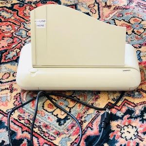 Electric paper 3 hole puncher